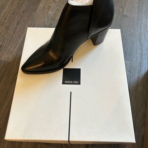 Dolce Vita Black Ankle Booties with Sleek Design